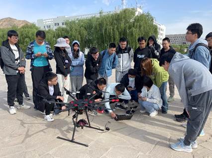 电力巡检与飞播植保，青海大学生初探无人机应用新场景